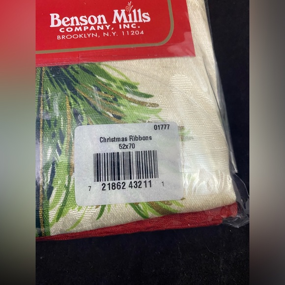 NIP Fabric Printed Tablecloth Benson Mills Christmas Ribbons 52 x 70" Oblong - Picture 5 of 7